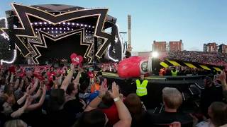 Robbie Williams – Love My Life Live in Tampere 1082017 360° video [upl. by Hathcock725]