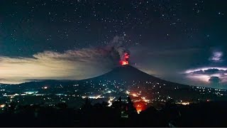 Timelapse shows eruption of Balis Mount Agung [upl. by Animas343]