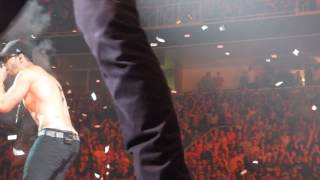 Donnie Wahlberg Dances Shirtless to Games  HP PavilionSAP Center San Jose 71213 [upl. by Anesuza521]