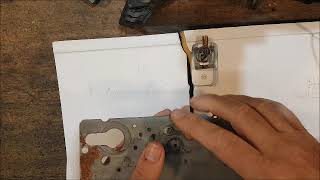 Briefkastenklappe gebrochen Reparatur Tutorials Hacks Video 1313 Schlosserei amp Schlüsseldienst [upl. by Chesna941]