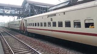 01027 Down Dadar  Gorkhpur Special Passing Dombivli [upl. by Laemaj79]