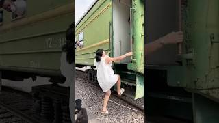 Train mein Kaise chal raha hai dekho green screen [upl. by Lucilia]