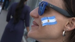 El Maracaná se tiñe de celeste y blanco para el debut de Argentina [upl. by Yelruc371]