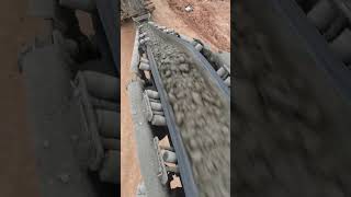 Concrete conveyor belt conveyor process Good tools and machinery can increase work efficiency [upl. by Corliss2]