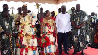 Premier ministre Robert Beugré Mambé assiste à lintronisation du chef de SongonDagbé [upl. by Joses548]