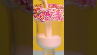 Comment faire un délicieux milkshake [upl. by Ardnad274]