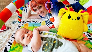 Eine Mami für Lucky Spielmatte für Baby Dorian Puppen Mama Video für Kinder [upl. by Severson]