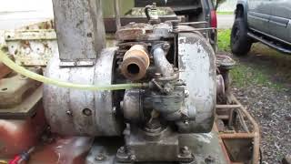 Briggs and Stratton P E 77 D 1943 Start and Run [upl. by Iveksarap]