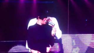 Trey Songz Slow Dances With Fan  Love FacesquotConcert  MSG 21111 [upl. by Clayton]