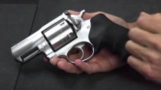 Very Powerful Revolver Ruger Super RedHawk Alaskan 454 [upl. by Eanram]