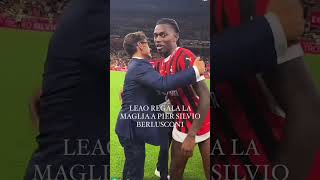 LEÃO REGALA LA MAGLIA A PIERSILVIO BERLUSCONI 😍⚫🔴 milan monza berlusconi leao [upl. by Roxy]