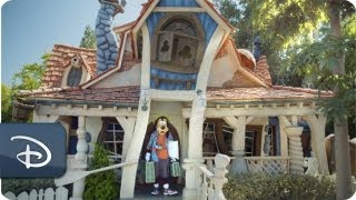 Goofy in The Art of Vacationing  Disneyland Resort [upl. by Hamachi]