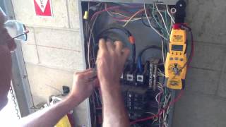 How to measure 3 Phase Voltage with Highleg [upl. by Waiter]