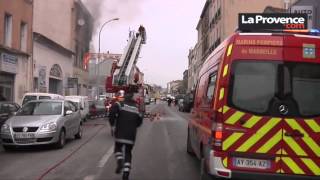 Incendie et explosion dans un immeuble à Marseille [upl. by Lseil]