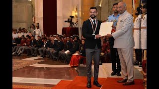 President Kovind confers the Rajiv Gandhi Khel Ratna Award 2018 upon Shri Virat Kohli [upl. by Crim]