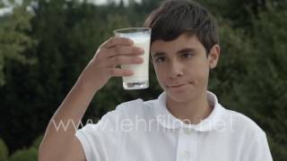 Lehrfilm Milch und Milchprodukte  Ausschnitt [upl. by Adnofal59]