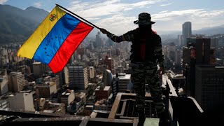 Venezuela pone a practicar a sus soldados y milicianos para quotdefender a las ciudadesquot [upl. by Hanad]