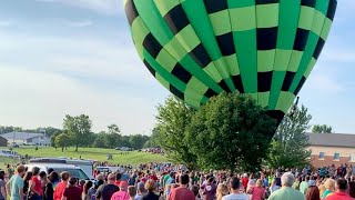 Notlandung Heißluftballon fliegt in Menschenmenge [upl. by Dnartreb]