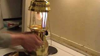 Lighting a Petromax lantern using the quotRapidquot preheater [upl. by Phyllida]