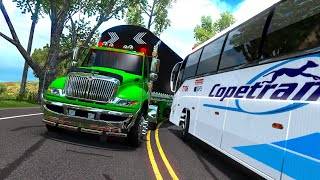 ¡Bus ACCIDENTA MI CAMIÓN  ¿Imprudencia  Colombia  American Truck Simulator [upl. by Donell58]