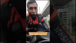 Viral Dishub Nyangkut di Atas Kap Mobil Dibawa JalanJalan [upl. by Edlihtam985]