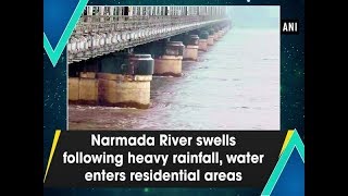 Narmada River swells following heavy rainfall water enters residential areas [upl. by Zackariah410]