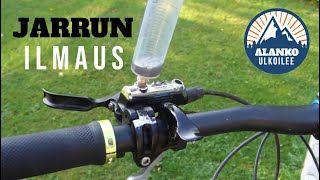 Pyörän huoltoa jarrun ilmaus Shimano Deore XT [upl. by Alle790]