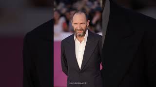 Ralph Fiennes sul red carpet di Conclave alla Festa del Cinema 2024 [upl. by Shorter]