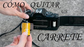 CÓMO QUITAR un CARRETE de FOTOS en una CÁMARA ANALÓGICA Tutorial rápido [upl. by Salangia]