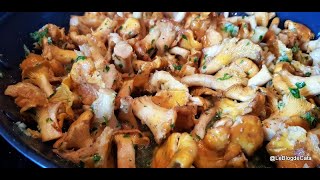 Poêlée de girolles en persillade [upl. by Magda]