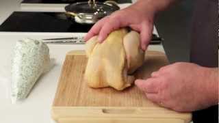 Poulet farci sous la peau Petits produits grande cuisine Editions Sudouest [upl. by Norod]