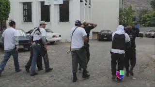 Enfrentamientos entre los caballeros templarios y las autodefensas continúan en Michoacán [upl. by Swec]