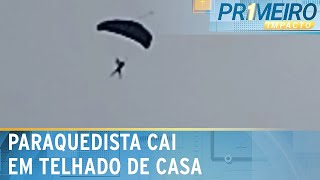 Paraquedista perde controle e cai sobre telhado de casa  Primeiro Impacto 180324 [upl. by Speroni160]