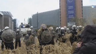 Les agriculteurs en colère à Bruxelles [upl. by Suiluj581]