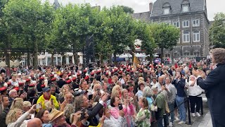 Koninklijke Harmonie Sainte Cécile Eijsden geeft serenade aan André Rieu [upl. by Bradski]