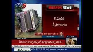 11 Severely Injured  Private Travel Bus Accident In Nalgonda  TV5 News [upl. by Anelah]