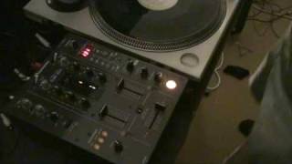 DJ Tutorial InLoop Sampler Demonstration on DJM400 [upl. by Milly52]