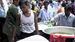 Why hygiene can be an issue when eating street food in India [upl. by Retxed]