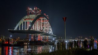 Zo werd de stalen boogbrug bij Vianen verwijderd  5000 ton op een ponton  Rijkswaterstaat [upl. by Itraa832]