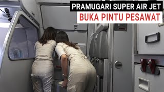 Pramugari Cantik Super Air Jet Membuka Pintu Pesawat saat Landing di Bandara Tujuan [upl. by Meador]