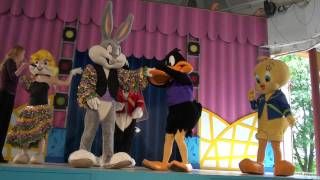 Looney Tunes Dance Off at Six Flags Great Adventure  2011 [upl. by Neeloc252]