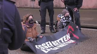 KlimaAktivisten der quotLetzten Generationquot blockieren B31Stadttunnel in Freiburg [upl. by Nutsud508]