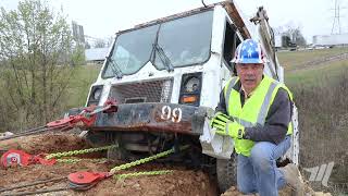 Winching from the rear using a pick and pull technique with a Century 1150 heavyduty rotator [upl. by Gaige]