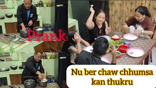 Prank Nu ber chaw chhumsa kan thukru😀Pafa ninhlei thil tihChhungkaw boruak a hot🔥 [upl. by Nettie]