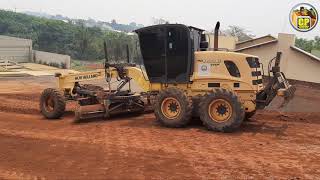 Compactaçãoraspagem de base em travessa de ruaMotoniveladoraPatrolPatrola RG140B New Holland [upl. by Lay31]