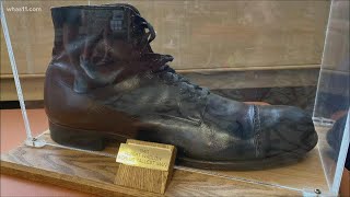 Size 37 shoe of worlds tallest person on display at Michigan store [upl. by Bushweller]