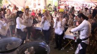 LA MAMA DOLORES FERIA SEVILLA 2015 Buñuelos con arte al carbón [upl. by Chung]