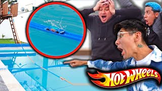 ¡CRUZAMOS la PISCINA con COCHES de Hot Wheels ÉPICO  ANTRAX ☣ [upl. by Kiki]