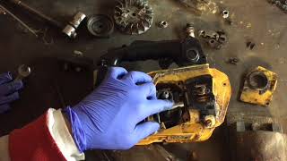 Come sostituire la pompa dell’olio motosega cinesehow to replace Chinese chainsaw oil pump [upl. by Maze]