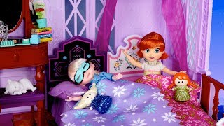 Barbie Frozen Family Evening Routine With Elsa amp Anna Toddlers  Playdate [upl. by Shishko]